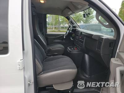 2025 GMC Savana 2500 Cargo Van 1WT 135.0" WB - zdjęcie 8 z 34 - miniatura