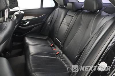 2017 Mercedes-Benz E 300 Luxury 4MATIC Sedan - zdjęcie 29 z 35 - miniatura