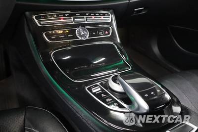 2017 Mercedes-Benz E 300 Luxury 4MATIC Sedan - zdjęcie 26 z 35 - miniatura
