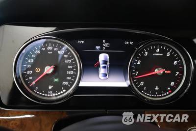 2017 Mercedes-Benz E 300 Luxury 4MATIC Sedan - zdjęcie 19 z 35 - miniatura