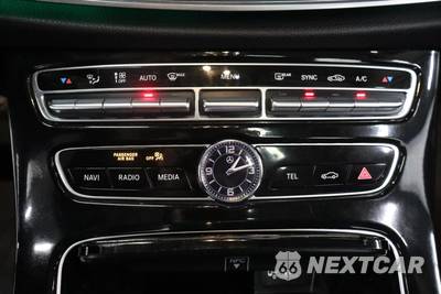 2017 Mercedes-Benz E 300 Luxury 4MATIC Sedan - zdjęcie 23 z 35 - miniatura