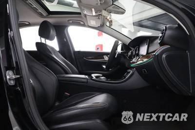 2017 Mercedes-Benz E 300 Luxury 4MATIC Sedan - zdjęcie 33 z 35 - miniatura
