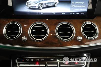 2017 Mercedes-Benz E 300 Luxury 4MATIC Sedan - zdjęcie 21 z 35 - miniatura