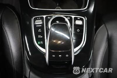2017 Mercedes-Benz E 300 Luxury 4MATIC Sedan - zdjęcie 25 z 35 - miniatura