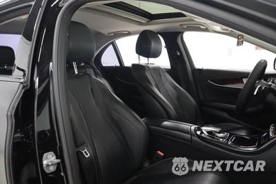 2017 Mercedes-Benz E 300 Luxury 4MATIC Sedan - zdjęcie 34 z 35 - miniatura