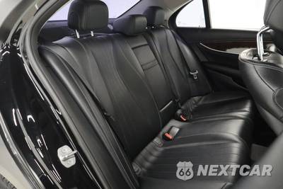 2017 Mercedes-Benz E 300 Luxury 4MATIC Sedan - zdjęcie 31 z 35 - miniatura