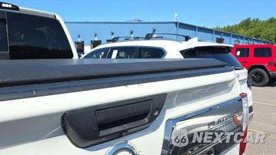 2017 Nissan TITAN Platinum Reserve Crew Cab Short Bed - zdjęcie 22 z 47 - miniatura
