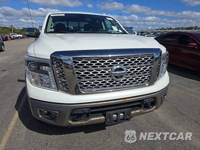 2017 Nissan TITAN Platinum Reserve Crew Cab Short Bed - zdjęcie 2 z 47 - miniatura
