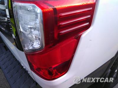 2017 Nissan TITAN Platinum Reserve Crew Cab Short Bed - zdjęcie 19 z 47 - miniatura