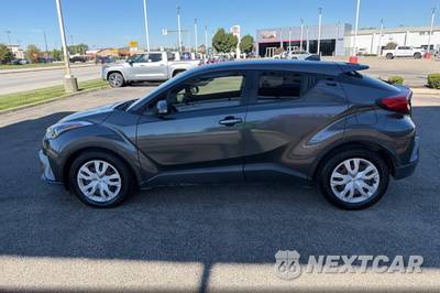 2019 Toyota C-HR LE - zdjęcie 6 z 31 - miniatura