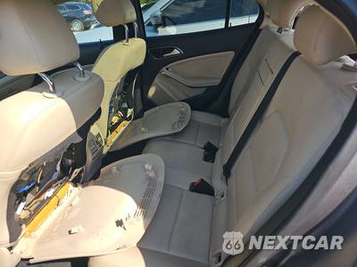 2015 Mercedes-Benz GLA 250 - zdjęcie 13 z 29 - miniatura