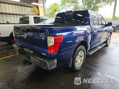 2018 Nissan TITAN SV Crew Cab Short Bed - zdjęcie 4 z 18 - miniatura