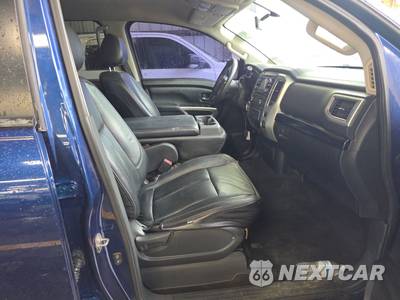 2018 Nissan TITAN SV Crew Cab Short Bed - zdjęcie 8 z 18 - miniatura
