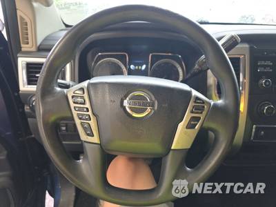 2018 Nissan TITAN SV Crew Cab Short Bed - zdjęcie 10 z 18 - miniatura
