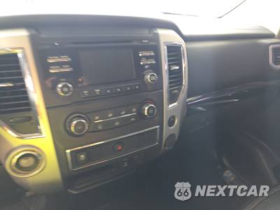 2018 Nissan TITAN SV Crew Cab Short Bed - zdjęcie 11 z 18 - miniatura