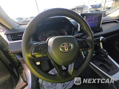 2025 Toyota RAV4 XLE - zdjęcie 10 z 26 - miniatura