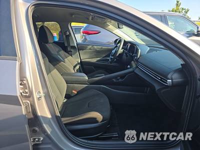 2023 Hyundai Elantra SEL - zdjęcie 8 z 34 - miniatura