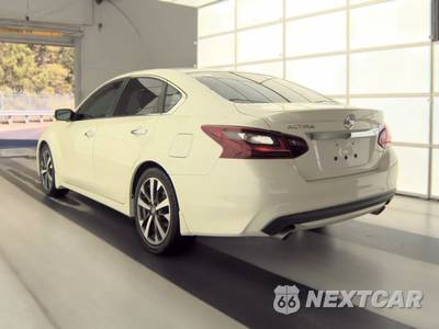 2017 Nissan Altima 2.5 SR - zdjęcie 6 z 30 - miniatura