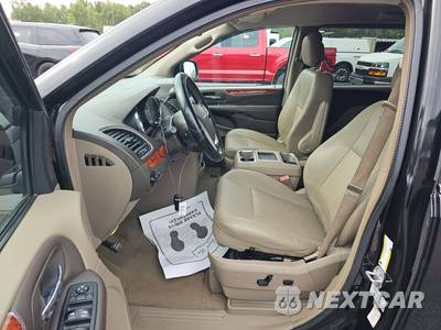 2016 Chrysler Town & Country Touring 121.2" WB - zdjęcie 7 z 47 - miniatura
