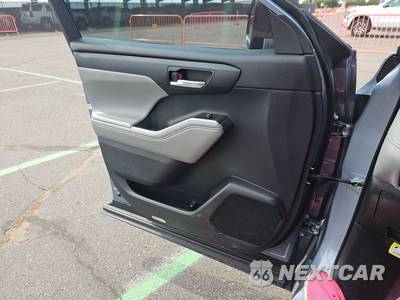 2021 Toyota Highlander XLE - zdjęcie 9 z 39 - miniatura