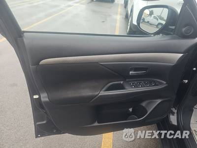 2017 Mitsubishi Outlander SE - zdjęcie 9 z 18 - miniatura