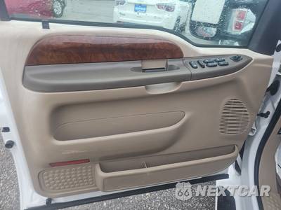 2004 Ford Super Duty F-550 Cab Chassis Lariat Crew Cab DRW - zdjęcie 9 z 17 - miniatura