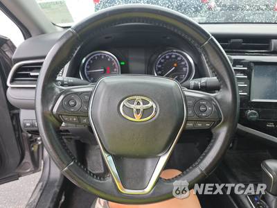 2019 Toyota Camry SE - zdjęcie 10 z 18 - miniatura