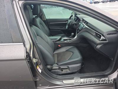 2019 Toyota Camry SE - zdjęcie 8 z 18 - miniatura