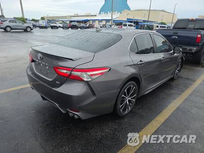2019 Toyota Camry SE - zdjęcie 4 z 18 - miniatura