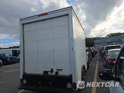2014 Ford Super Duty E-350 Cutaway - zdjęcie 4 z 32 - miniatura