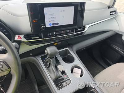 2025 Toyota Sienna LE 8-Passenger 120.5" WB - zdjęcie 11 z 51 - miniatura