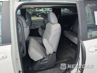 2025 Toyota Sienna LE 8-Passenger 120.5" WB - zdjęcie 13 z 51 - miniatura