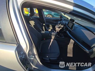 2026 Toyota Prius LE - zdjęcie 8 z 20 - miniatura