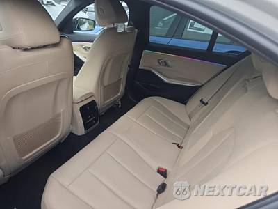 2019 BMW 3 Series Sedan 330i xDrive - zdjęcie 16 z 27 - miniatura