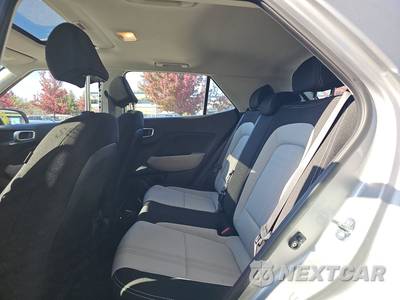 2025 Hyundai Venue SEL - zdjęcie 13 z 32 - miniatura
