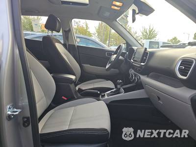 2025 Hyundai Venue SEL - zdjęcie 8 z 31 - miniatura