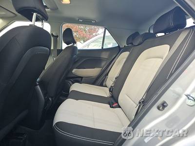 2025 Hyundai Venue SEL - zdjęcie 13 z 31 - miniatura