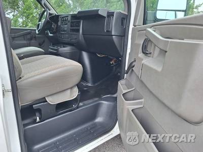 2016 Chevrolet Express 3500 Cutaway 1WT - zdjęcie 15 z 27 - miniatura