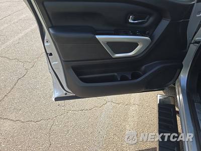 2019 Nissan TITAN SV Crew Cab Short Bed - zdjęcie 9 z 28 - miniatura
