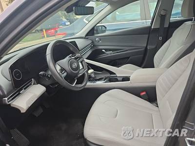2025 Hyundai Elantra Limited - zdjęcie 7 z 17 - miniatura