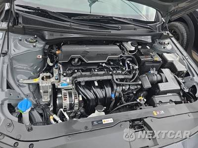 2025 Hyundai Elantra Limited - zdjęcie 12 z 17 - miniatura