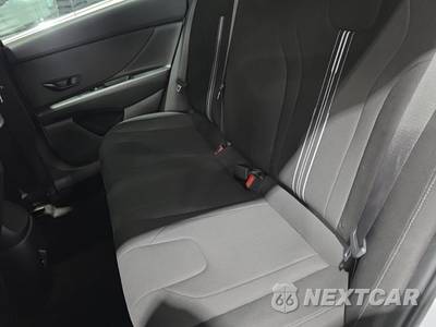2025 Hyundai Elantra SEL Sport - zdjęcie 13 z 57 - miniatura
