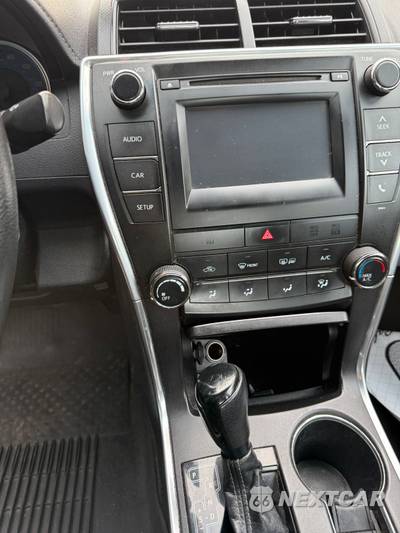 2016 Toyota Camry LE - zdjęcie 17 z 26 - miniatura