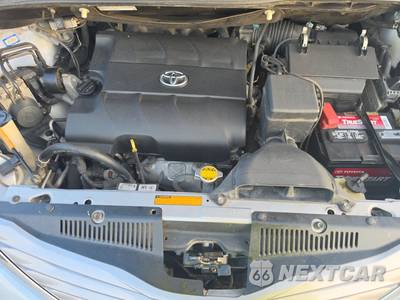 2015 Toyota Sienna XLE 8-Passenger 119.3" WB - zdjęcie 23 z 27 - miniatura