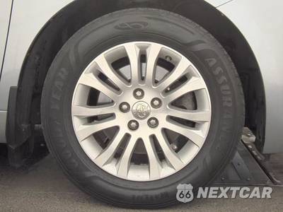 2015 Toyota Sienna XLE 8-Passenger 119.3" WB - zdjęcie 10 z 27 - miniatura