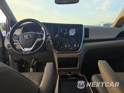 2015 Toyota Sienna XLE 8-Passenger 119.3" WB - zdjęcie 17 z 27 - miniatura