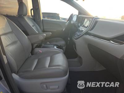2015 Toyota Sienna XLE 8-Passenger 119.3" WB - zdjęcie 14 z 27 - miniatura