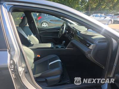2026 Toyota Camry SE - zdjęcie 8 z 23 - miniatura