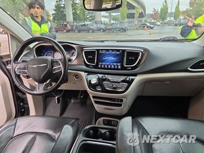 2018 Chrysler Pacifica Hybrid Touring L 121.6" WB - zdjęcie 17 z 25 - miniatura