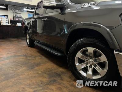 2020 Ram 1500 Laramie Crew Cab Short Bed - zdjęcie 43 z 50 - miniatura